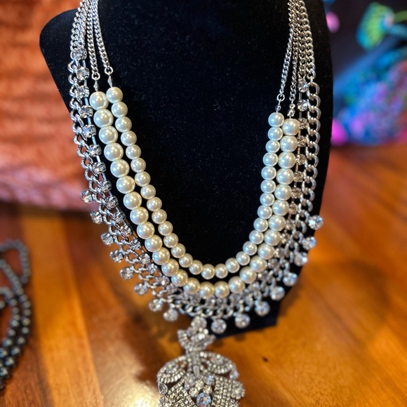 Belle Badgley Mischa Rhinestone and FauzPearl Pendant statement necklace - Picture 6 of 6